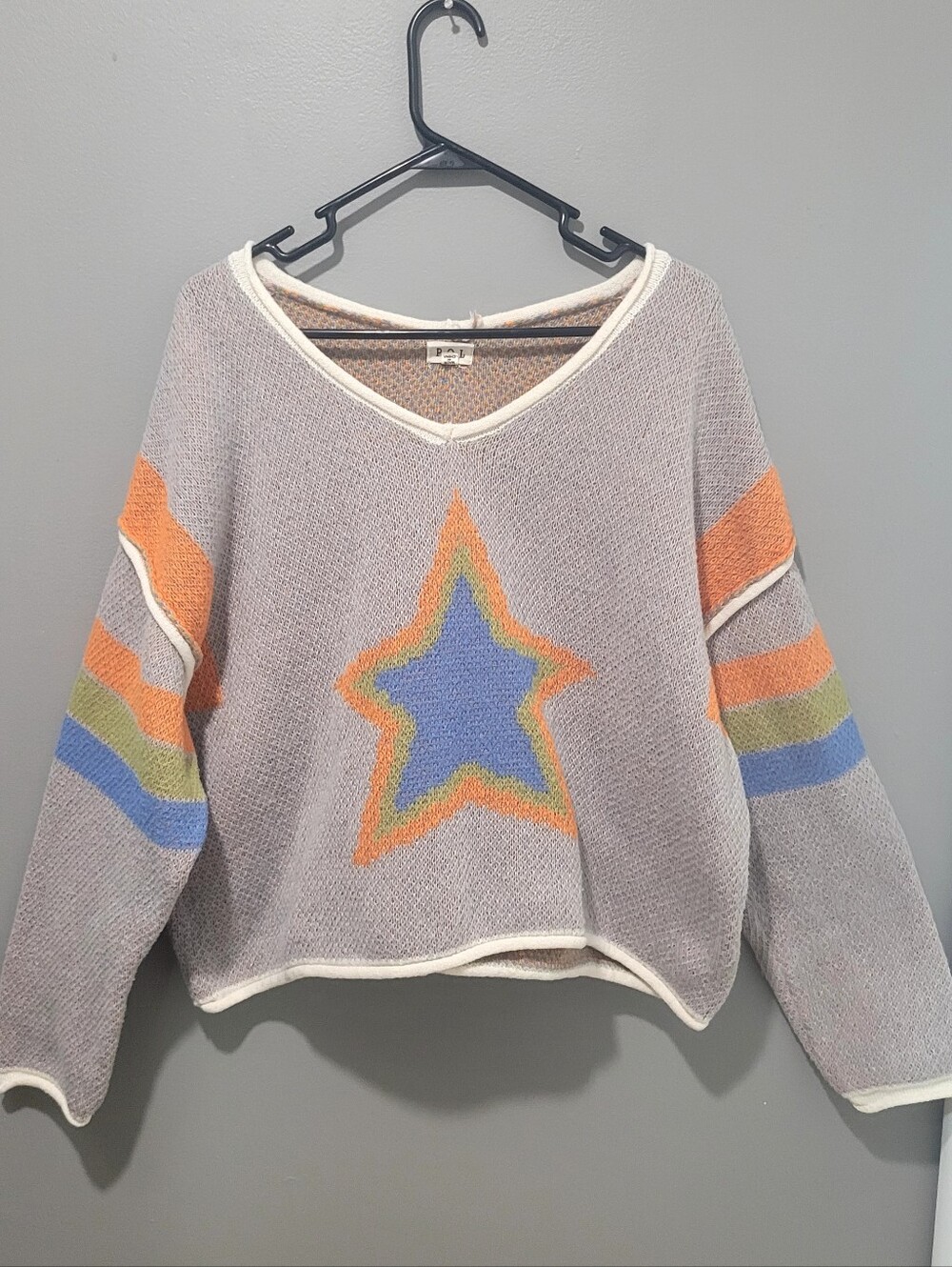 POL Boho Star V-Neck Sweater in Light Gray with Blue & Orange Sm Oversized